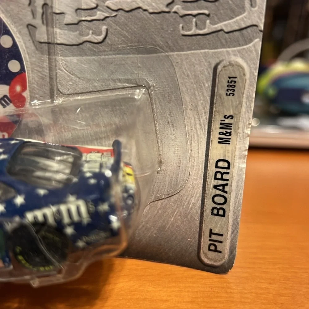 Hot Wheels Racing 1:64 Scale M&M’S car with Pit Board from 2001